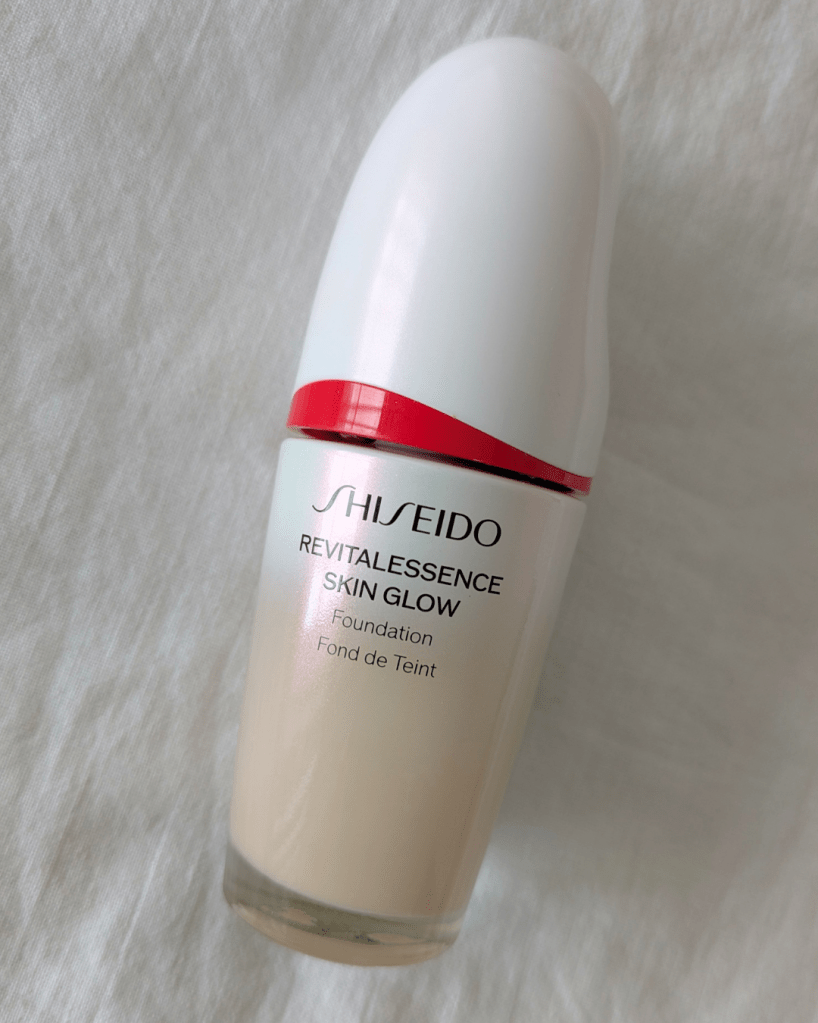 SHISEIDO Revitalessence Skin Glow - radiant foundation for glowing skin